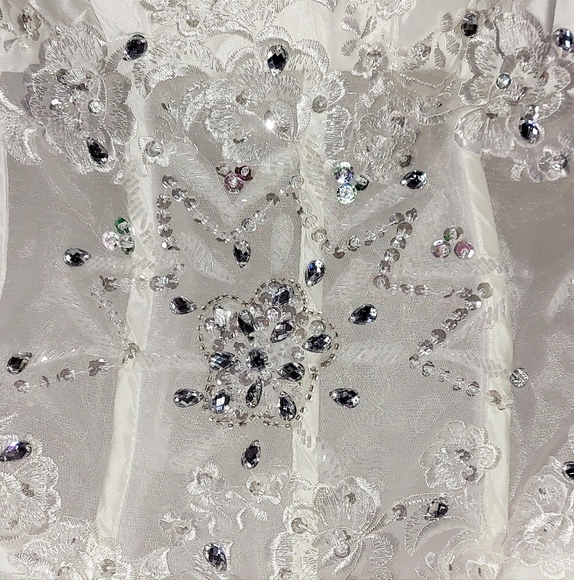 Floral wedding dress. - Picture 10 of 16